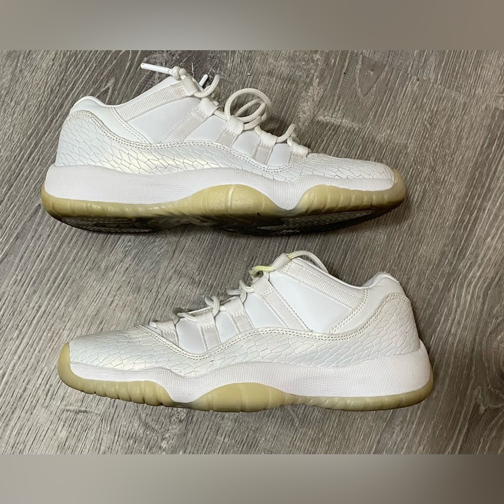 Jordan 11 Retro Low
Heiress Pure Platinum (GS) size 6y